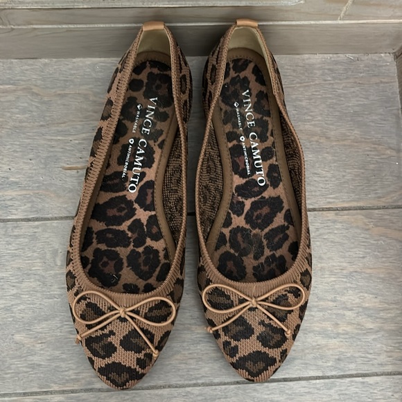 Vince Camuto leopard print pointy toe flats - Picture 2 of 3